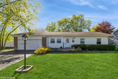 1054 Partridge Ln, Lake Zurich, IL 60047