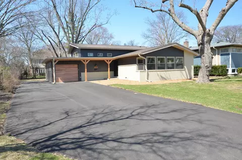 686 Timber Hill Rd, Deerfield, IL 60015