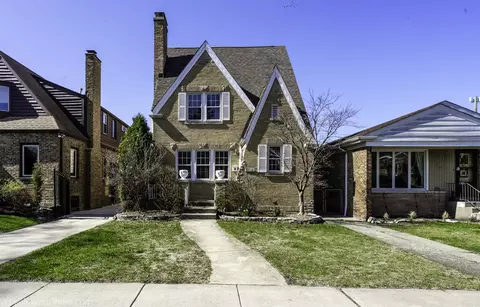5736 N Kerbs Ave, Chicago, IL 60646