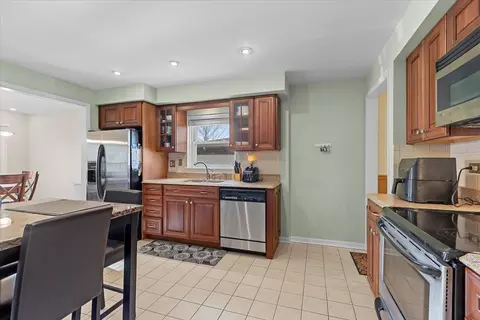 637 Long Rd, Glenview, IL 60025 photo 3