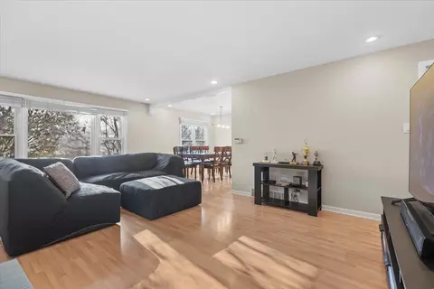 637 Long Rd, Glenview, IL 60025 photo 9