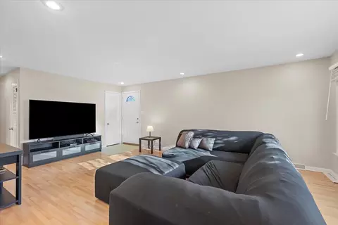 637 Long Rd, Glenview, IL 60025 photo 10
