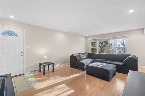 637 Long Rd, Glenview, IL 60025 photo 8