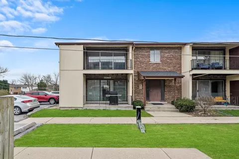 7131 Hickory St #8, Tinley Park, IL 60477