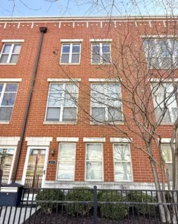 337 E 25th St, Chicago, IL 60616