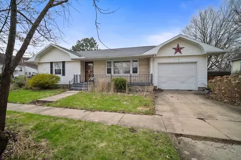 310 S 2nd Ave, Chenoa, IL 61726