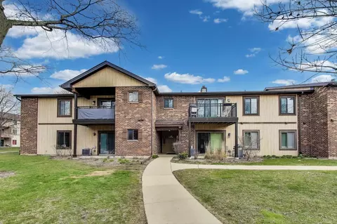 1118 Prescott Dr #2C, Roselle, IL 60172