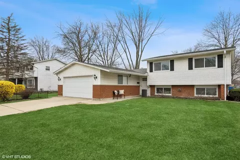 1014 N Hemlock Ln, Mount Prospect, IL 60056