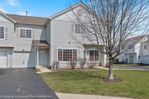 214 Heather Glen Dr #214, Aurora, IL 60504