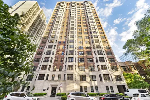 421 W Melrose St #2C, Chicago, IL 60657
