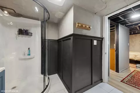 Bath - 1720 Lyons St, Evanston, IL 60201 photo 3 of 3