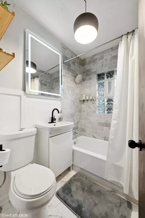 Bath - 1720 Lyons St, Evanston, IL 60201 photo 1 of 3