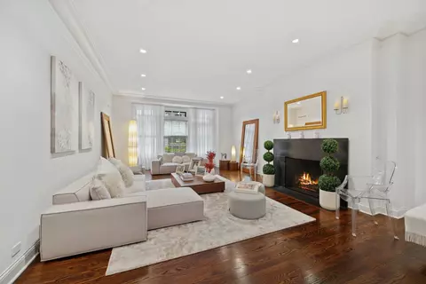 Living - 230 E Delaware Pl #2W, Chicago, IL 60611 photo 1 of 2