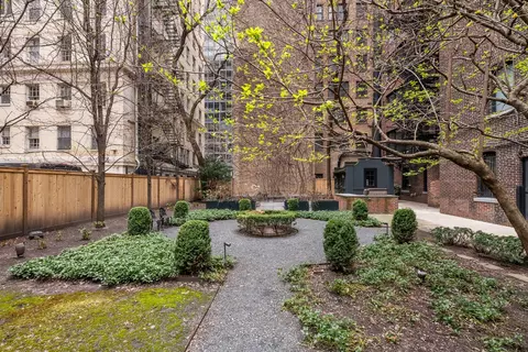 Exterior - 230 E Delaware Pl #2W, Chicago, IL 60611 photo 3 of 3