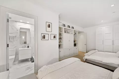 Bedroom - 230 E Delaware Pl #2W, Chicago, IL 60611 photo 3 of 4