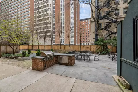 Exterior - 230 E Delaware Pl #2W, Chicago, IL 60611 photo 2 of 3