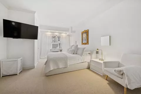 Bedroom - 230 E Delaware Pl #2W, Chicago, IL 60611 photo 1 of 4