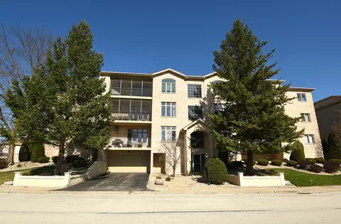 6330 Pine Ridge Dr #3B, Tinley Park, IL 60477