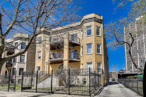 834 W Belle Plaine Ave #3W, Chicago, IL 60613