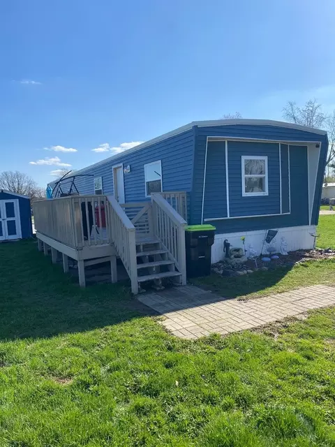 52 Piatt St, Mahomet, IL 61853
