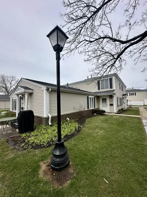 1335 Cove Dr #205C, Prospect Heights, IL 60070
