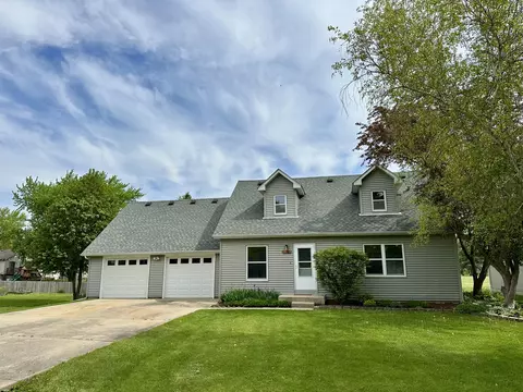 1665 Hilda Dr, Lake Holiday, IL 60548