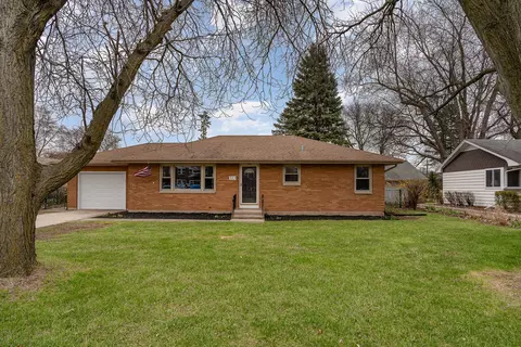 511 N Mclean Blvd, Elgin, IL 60123