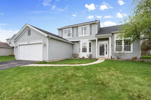 327 Mallard Ln, Sugar Grove, IL 60554