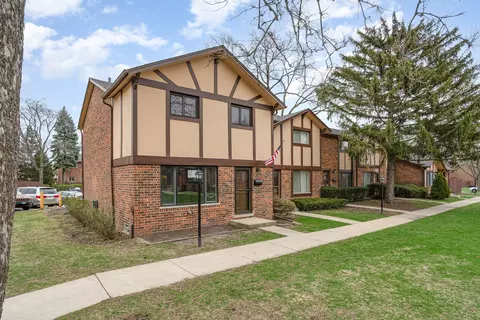 18 W214 Lathrop Ln, Villa Park, IL 60181
