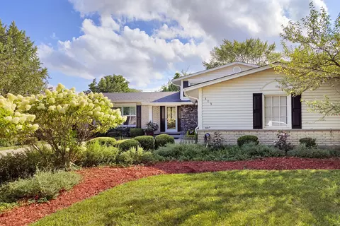 403 W Hackberry Dr, Arlington Heights, IL 60004