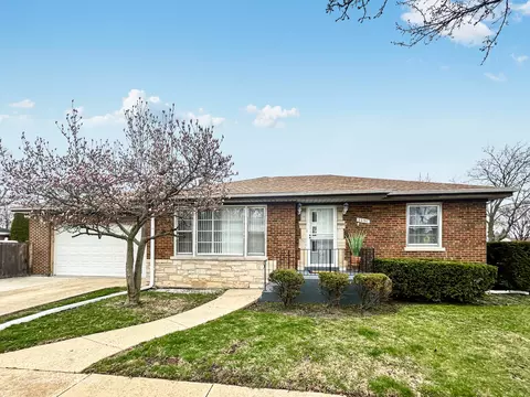 7200 W Keeney St, Niles, IL 60714