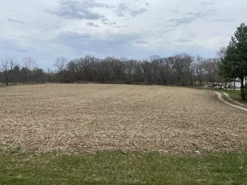6312 Wilmot Rd, Spring Grove, IL 60081