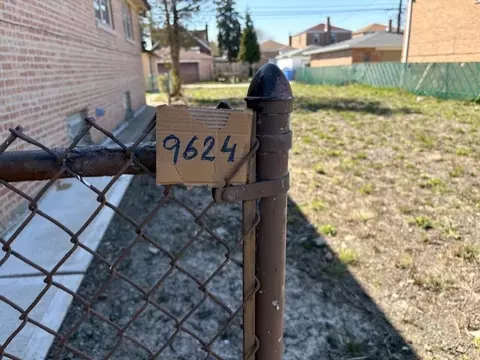 9624 S Perry Ave, Chicago, IL 60628