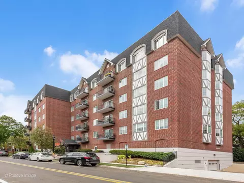 501 Forest Ave #205, Glen Ellyn, IL 60137