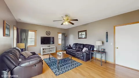 5708 Cobblestone Trl, Mchenry, IL 60050 photo 3