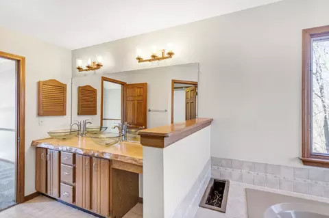 Bath - 500 Highland Ave, Algonquin, IL 60102 photo 3 of 8