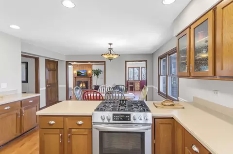 Kitchen - 500 Highland Ave, Algonquin, IL 60102 photo 5 of 5