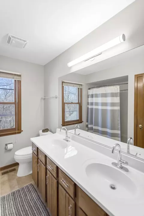 Bath - 500 Highland Ave, Algonquin, IL 60102 photo 5 of 8