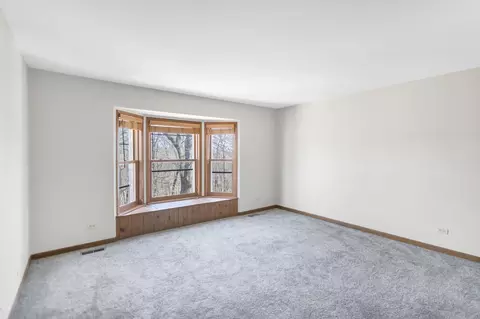 Living - 500 Highland Ave, Algonquin, IL 60102 photo 4 of 7