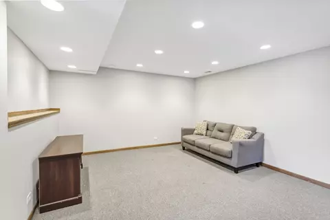 Living - 500 Highland Ave, Algonquin, IL 60102 photo 6 of 7
