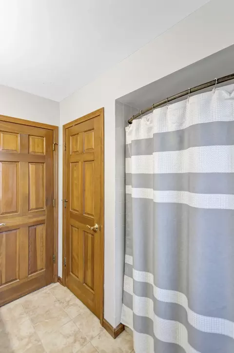 Bath - 500 Highland Ave, Algonquin, IL 60102 photo 6 of 8