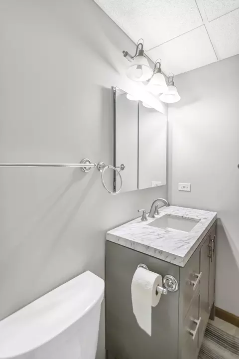 Bath - 500 Highland Ave, Algonquin, IL 60102 photo 8 of 8