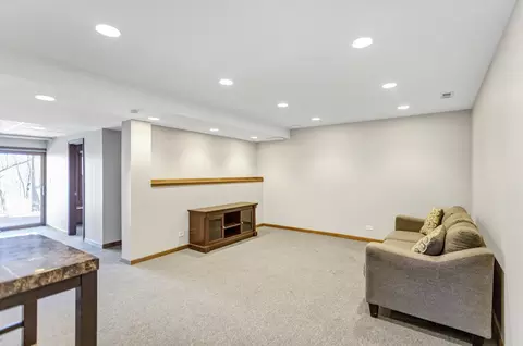 Living - 500 Highland Ave, Algonquin, IL 60102 photo 5 of 7