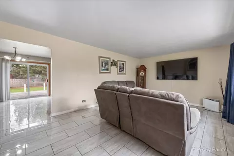 Other - 213 S Jane Dr, Elgin, IL 60123 photo 2 of 10