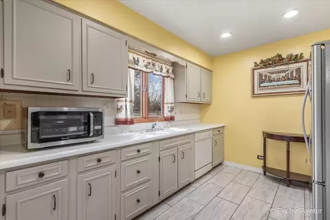 Kitchen - 213 S Jane Dr, Elgin, IL 60123 photo 2 of 4