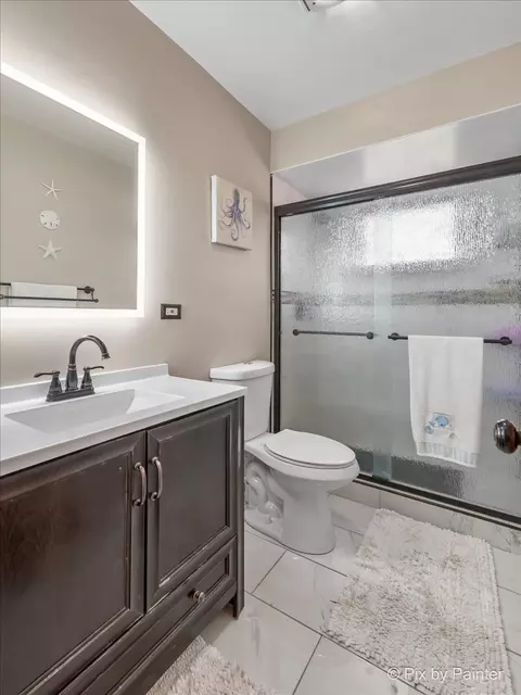 Bath - 213 S Jane Dr, Elgin, IL 60123 photo 1 of 3
