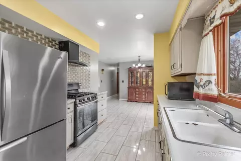 Kitchen - 213 S Jane Dr, Elgin, IL 60123 photo 4 of 4