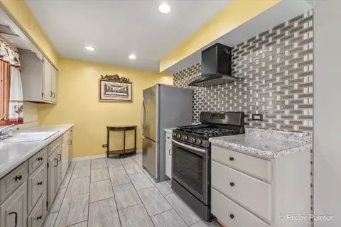 Kitchen - 213 S Jane Dr, Elgin, IL 60123 photo 1 of 4
