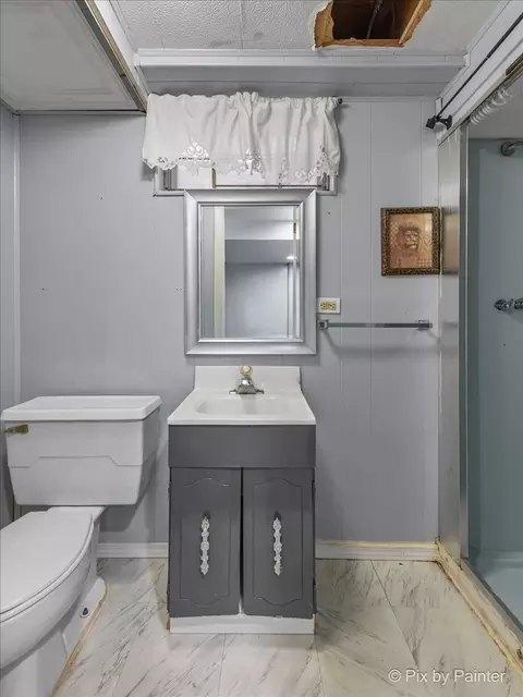 Bath - 213 S Jane Dr, Elgin, IL 60123 photo 3 of 3