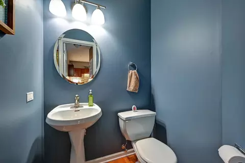 Bath - 2136 Yale Cir, Hoffman Estates, IL 60192 photo 1 of 5